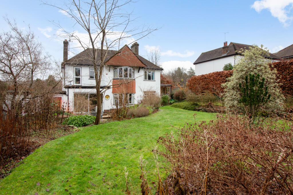 3 bedroom house for sale in Colburn Avenue, Caterham, CR3