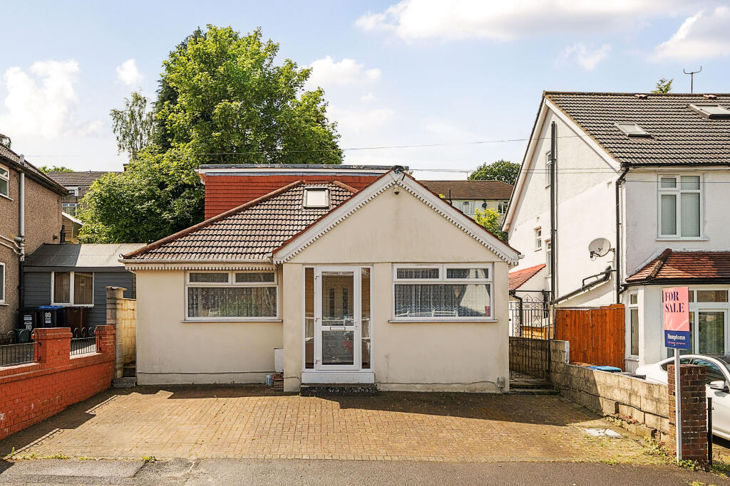 3 bedroom detached house for sale in Milton Road, Caterham, CR3