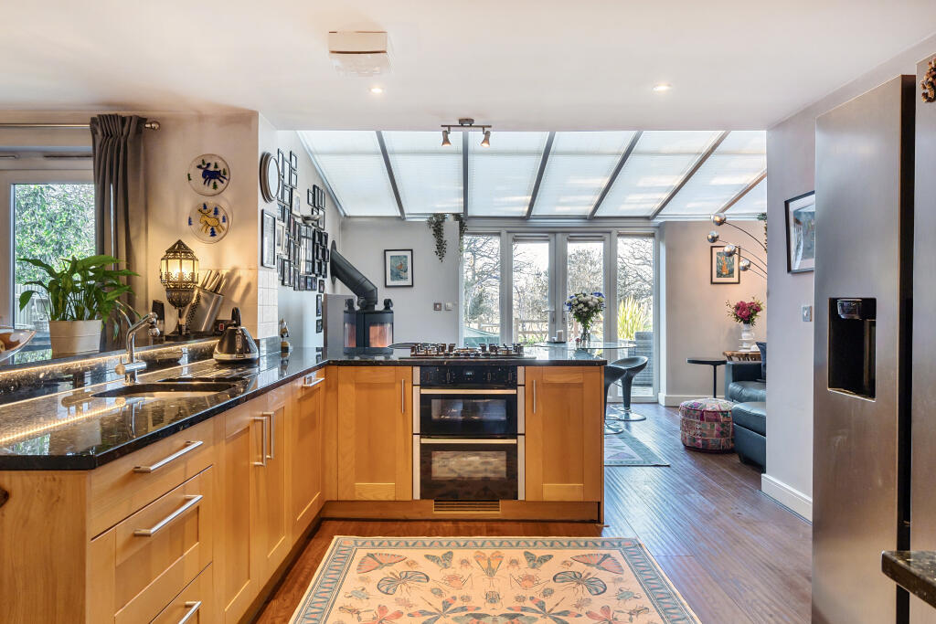Additional property image - Newbery Close, Caterham, CR3
