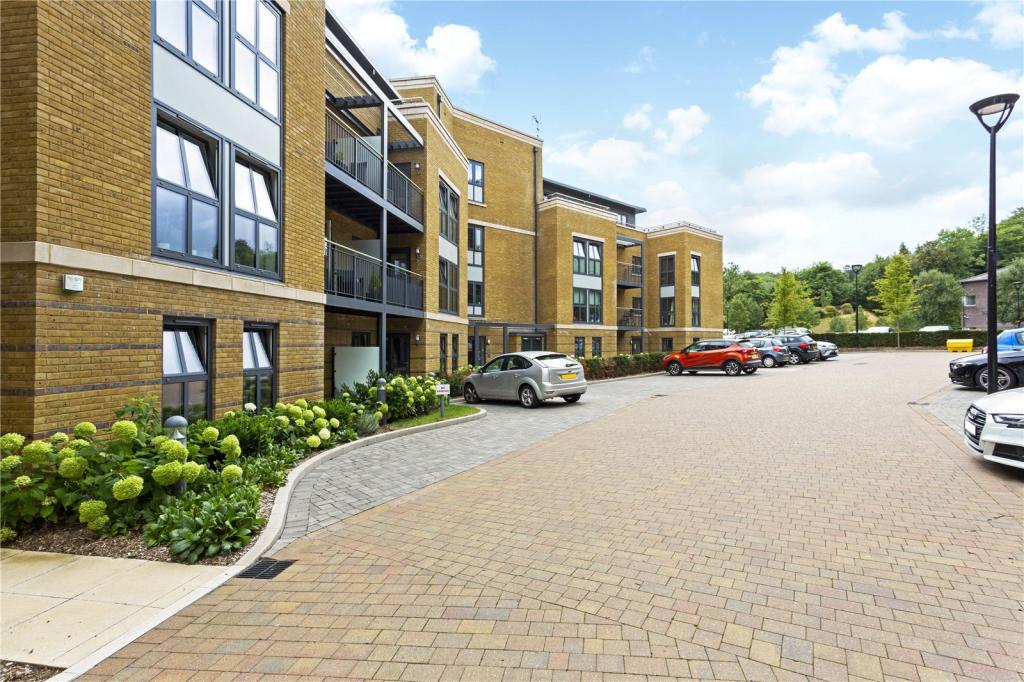 2 bedroom flat for sale in Corner House, 89 Godstone Road, Caterham