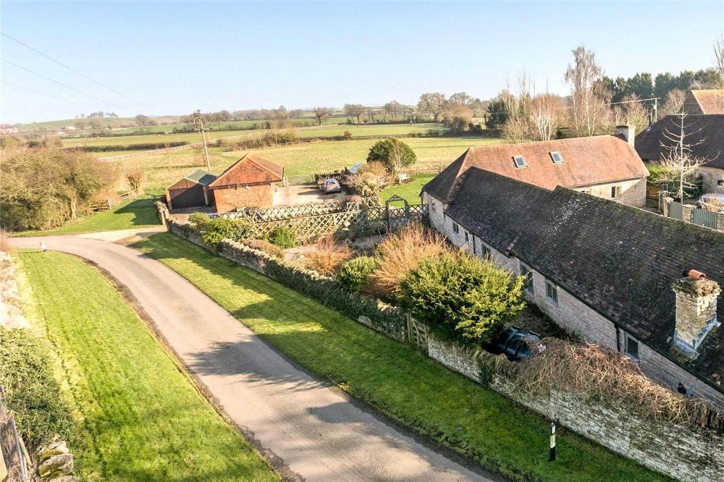 5 bedroom detached house for sale in Church Lane, Eldersfield