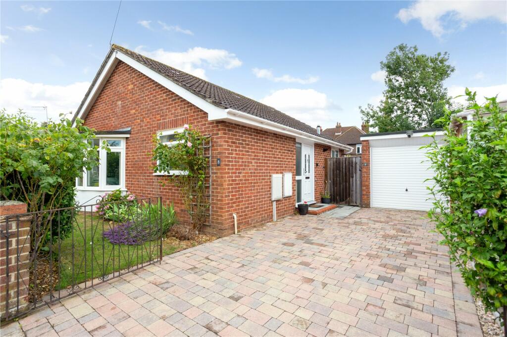 2 bedroom detached bungalow for sale in The Crescent, Emsworth, PO10