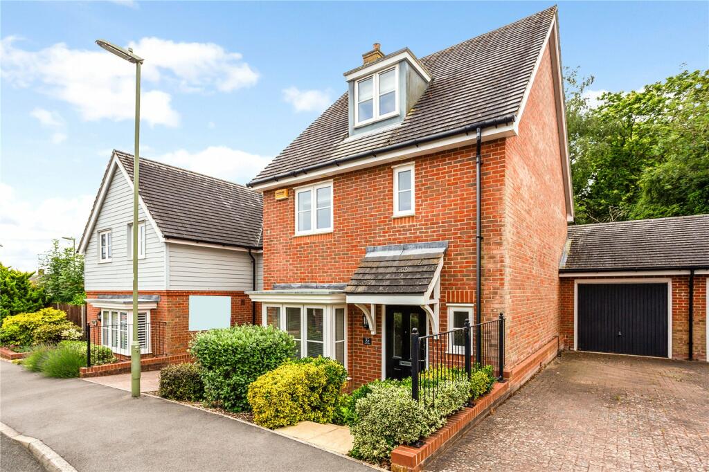 4 bedroom semidetached house for sale in Oaktree Drive, Emsworth, PO10