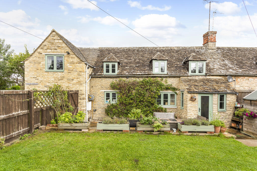 2 bedroom semidetached house for sale in Siddington, Cirencester, GL7