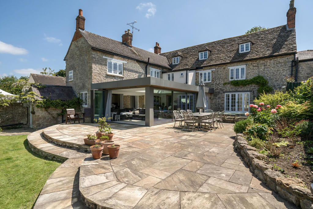 Main image of property: 24 High Street, Purton, SN5