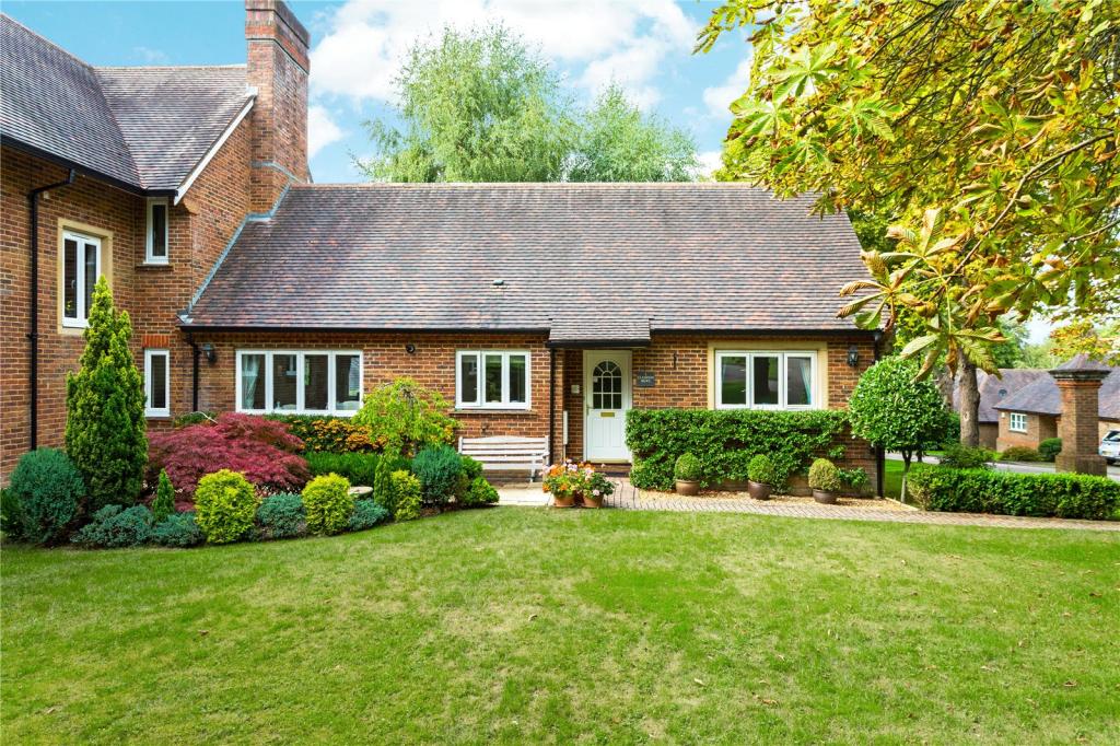 2 bedroom bungalow for sale in Clandon Mews, 34 Highacre, Dorking