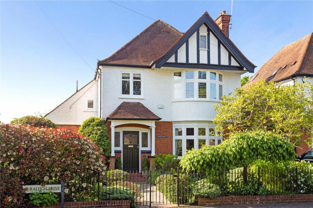 5 bedroom detached house for sale in Raleigh Drive, Claygate, KT10