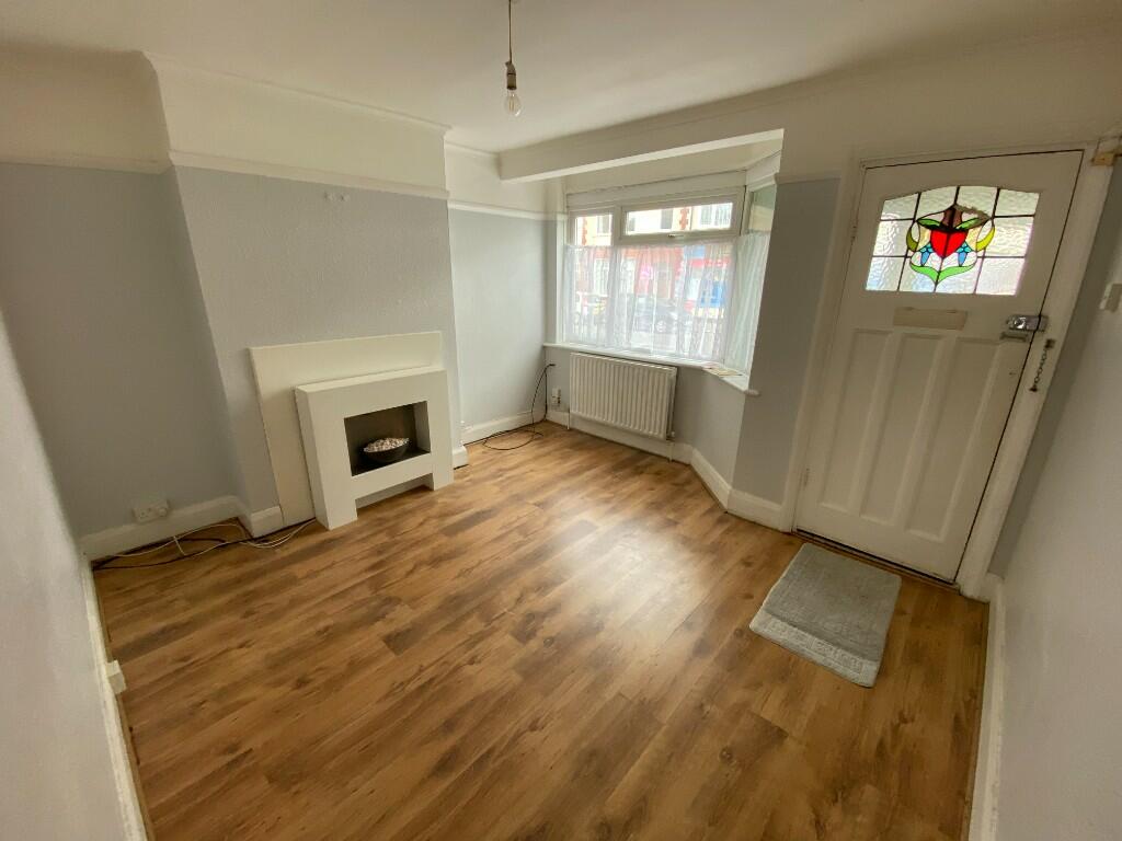 Terraced to rent on Fairfax Drive, WestcliffOnSea, Essex, SS0