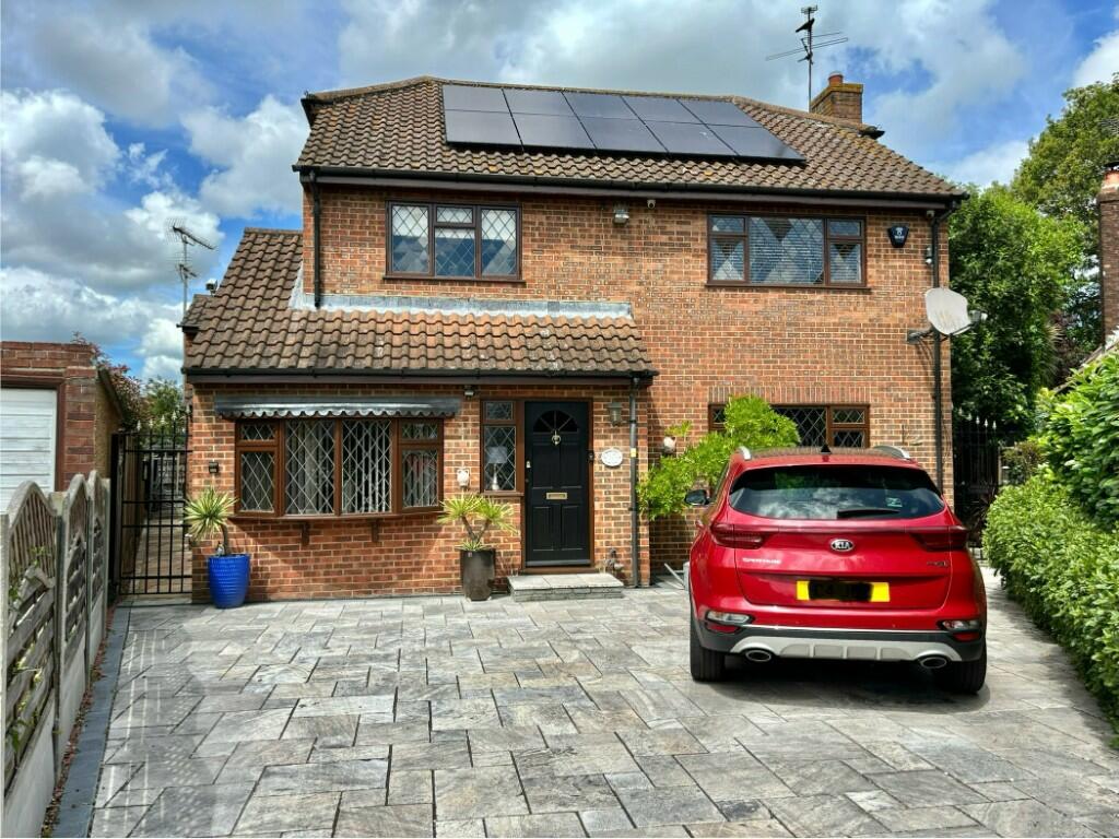 Main image of property: Englefield Close, Hockley, Essex, SS5