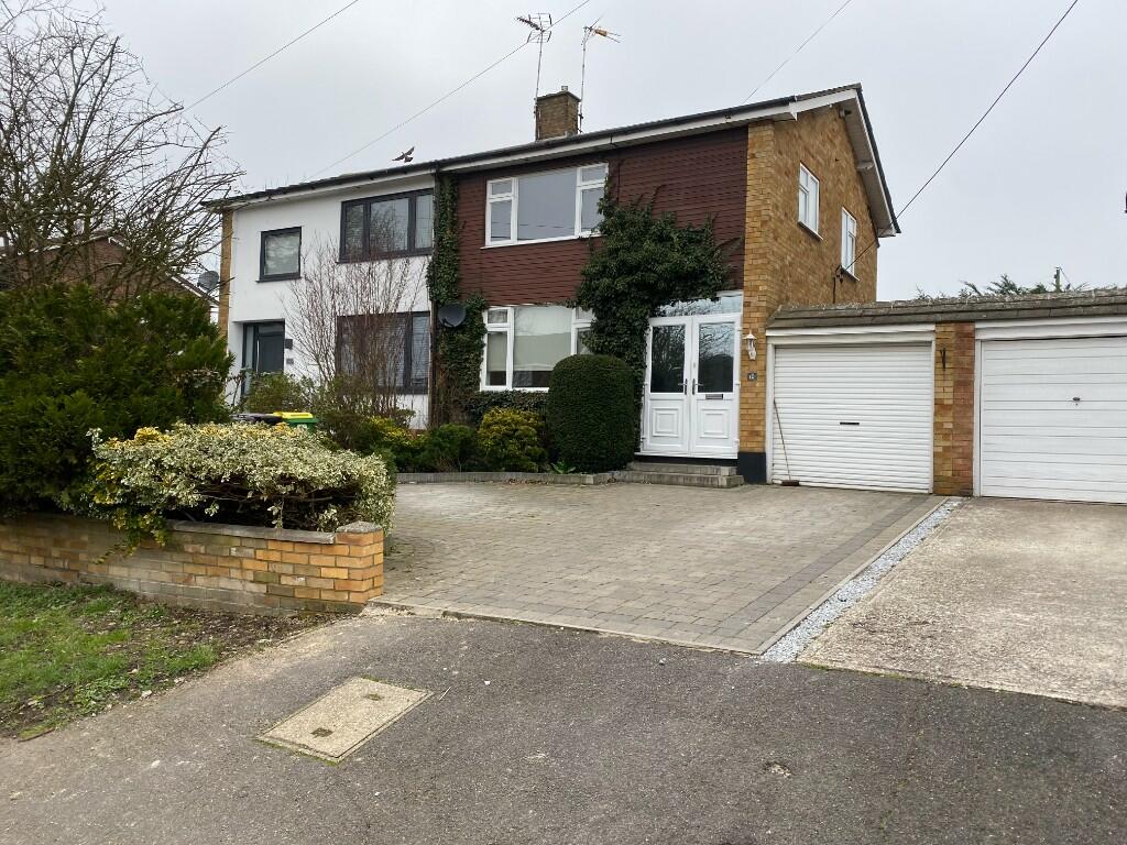 3 bedroom semidetached house for rent in Hockley Rise, Hockley, Essex, SS5