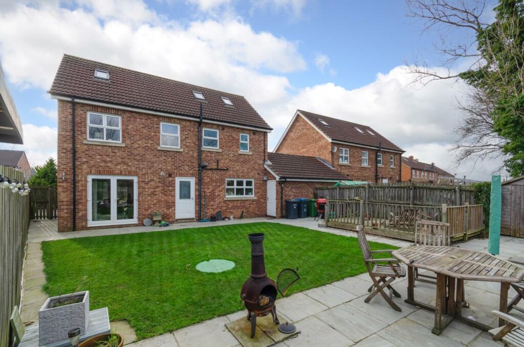 5 bedroom detached house for sale in Harriers Croft, Dalton, Thirsk, YO7
