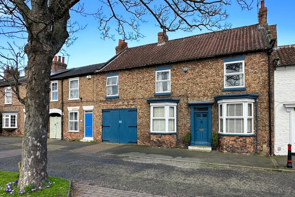 4 bedroom character property for sale in Long Street, Easingwold, YO61