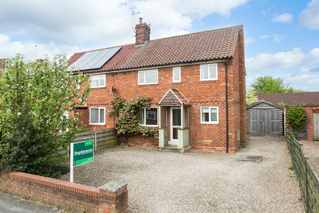 3 bedroom semidetached house for sale in Crabmill Lane, Easingwold, YO61