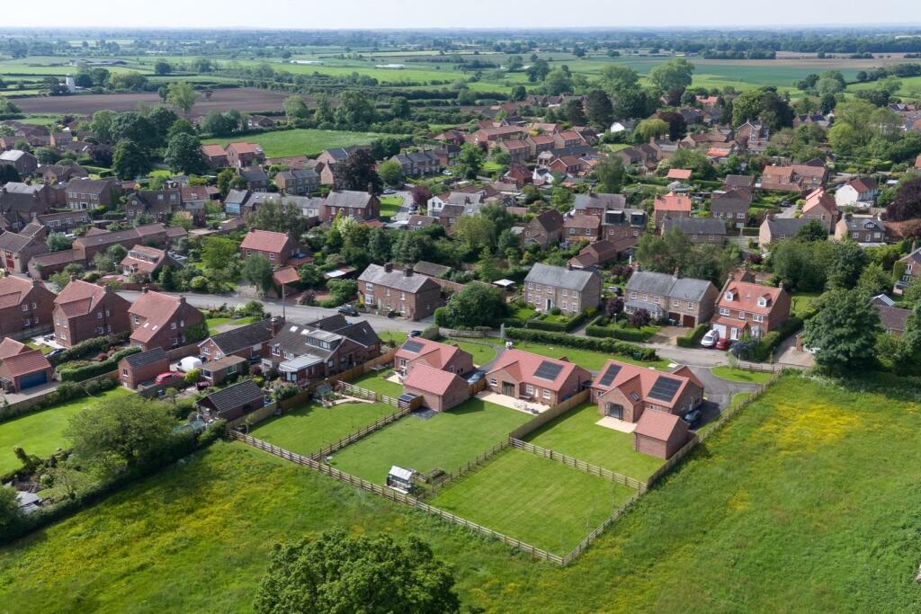 3 bedroom detached bungalow for sale in Howardian View, Tollerton, YO61