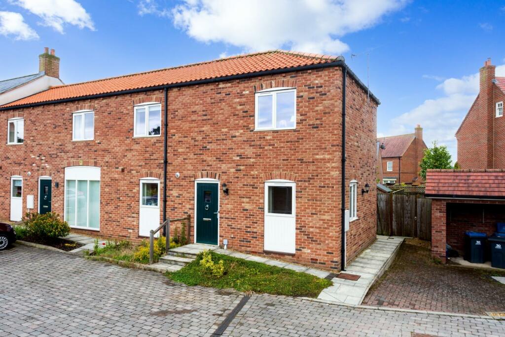 3 bedroom semidetached house for sale in Oxenby Place, Easingwold, YO61