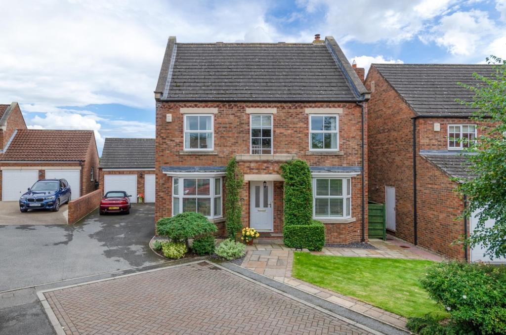 5 bedroom detached house for sale in Ings View, Tollerton, York, YO61