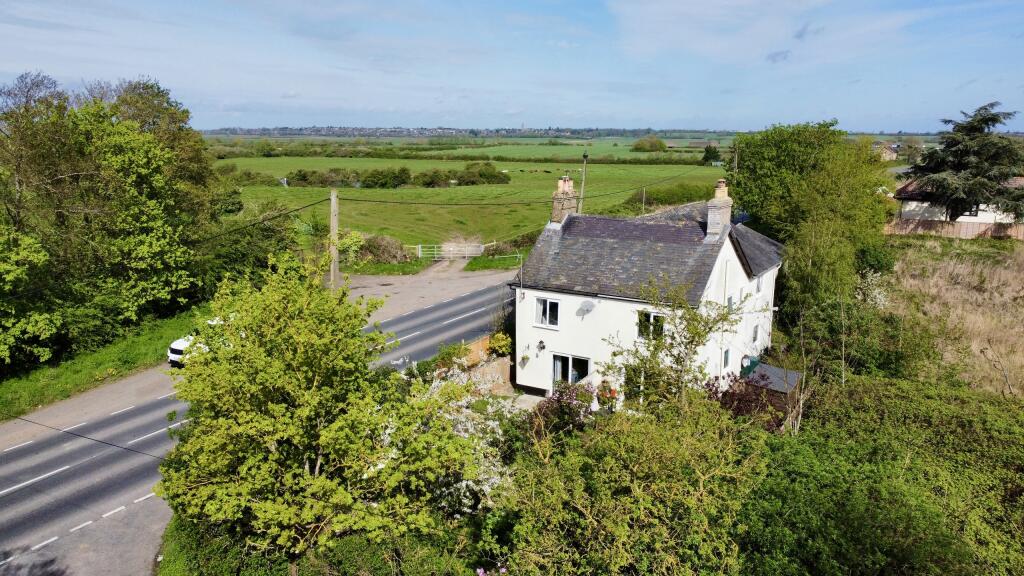 2 bedroom semidetached house for sale in Station Cottages, Sutton Road