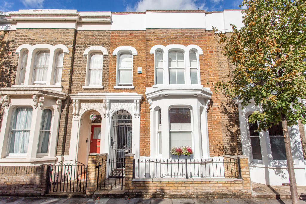 4 bedroom terraced house for sale in Lichfield Road, E3