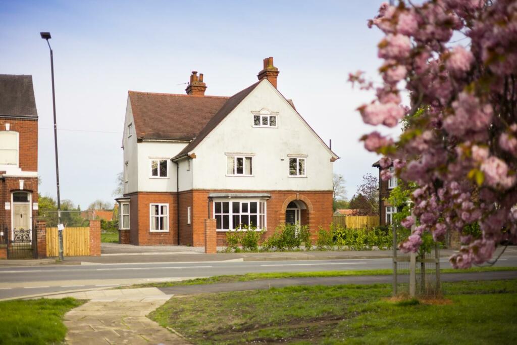7 bedroom detached house for sale in Tadcaster Road, Dringhouses, York