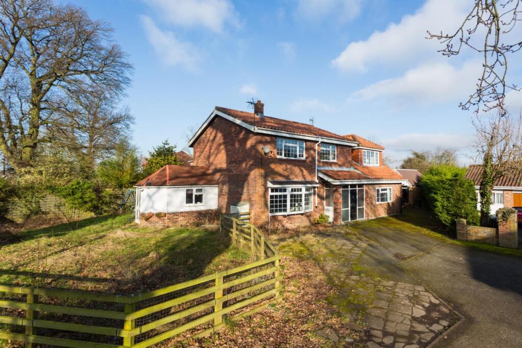 5 bedroom detached house