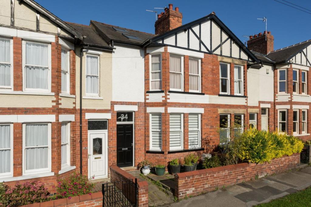 3 bedroom terraced house for sale in Beech Avenue, Holgate, York, YO24