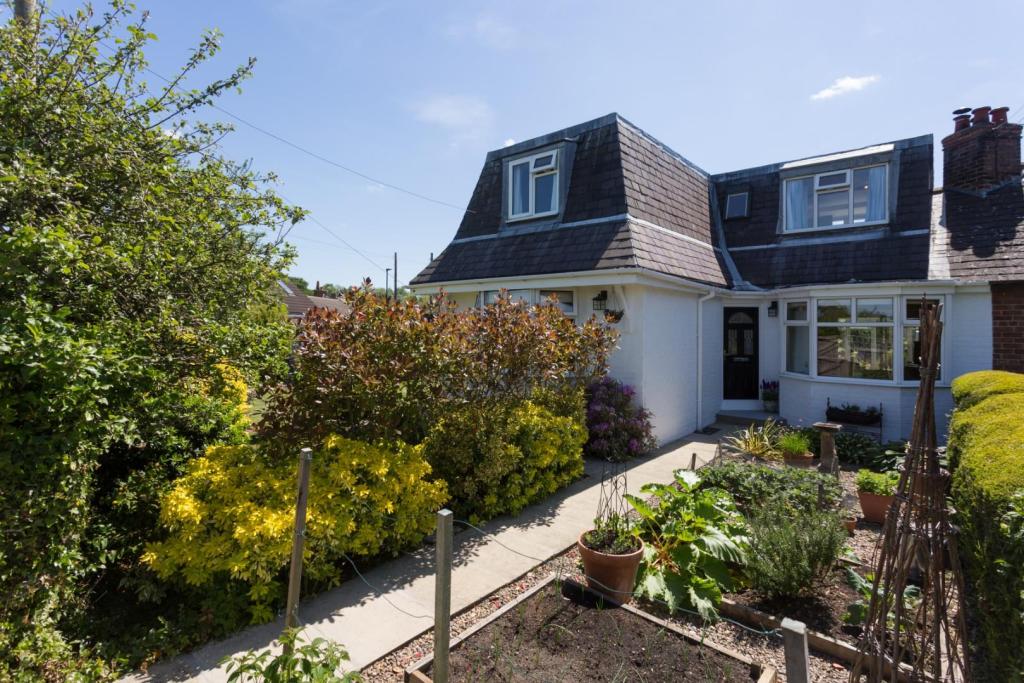 4 bedroom semidetached house for sale in Drome Road, Copmanthorpe