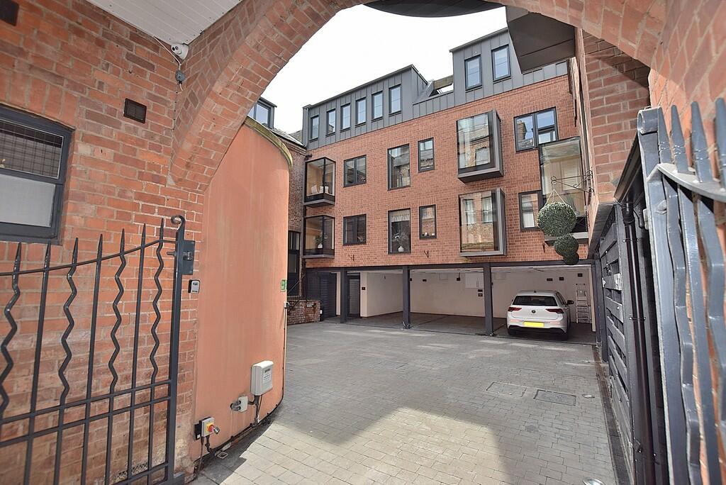2 bedroom mews property for sale in Victoria Road, Richmond, DL10