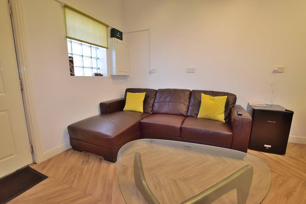 Additional property image - Borough Road, Richmond