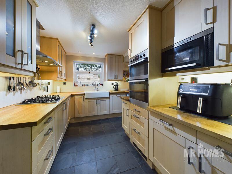 Additional property image - Amyas Close, Carlton Gardens, Cardiff CF11 8EA