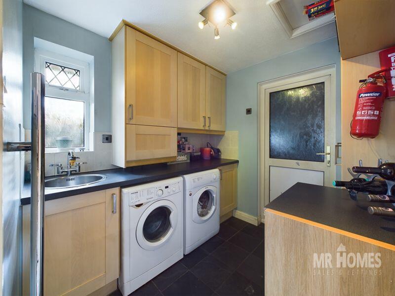 Additional property image - Amyas Close, Carlton Gardens, Cardiff CF11 8EA