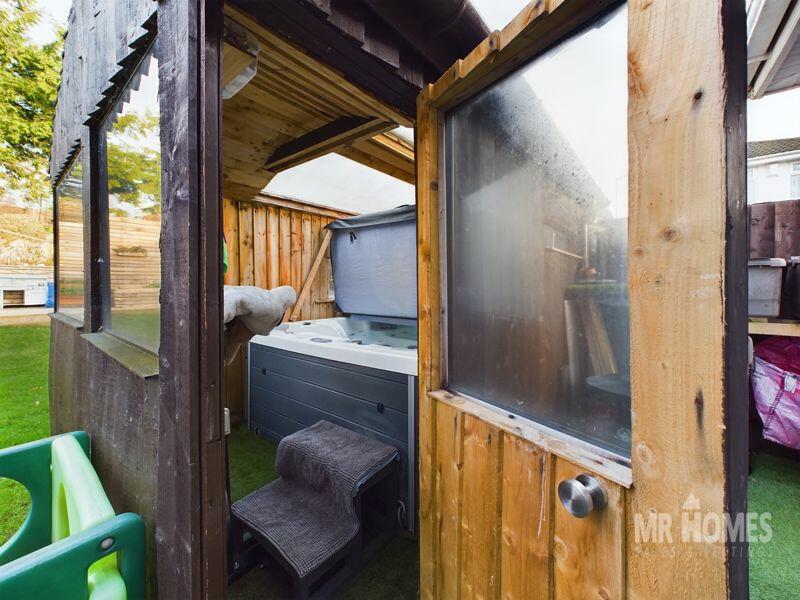 Additional property image - Amyas Close, Carlton Gardens, Cardiff CF11 8EA