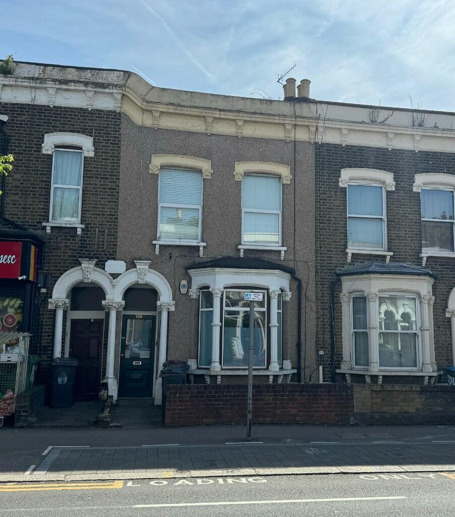 2 bedroom flat for rent in High Road Leytonstone,London,E11