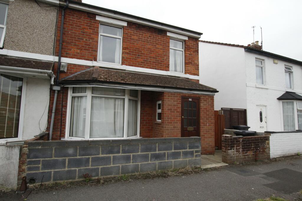 3 bedroom terraced house for rent in Norman Road, Gorse Hill, Swindon, SN2
