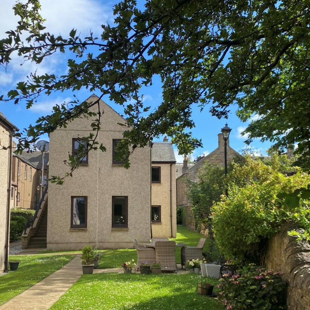 2 bedroom apartment for sale in 6A Lochside Mews, Linlithgow, EH49 7EE