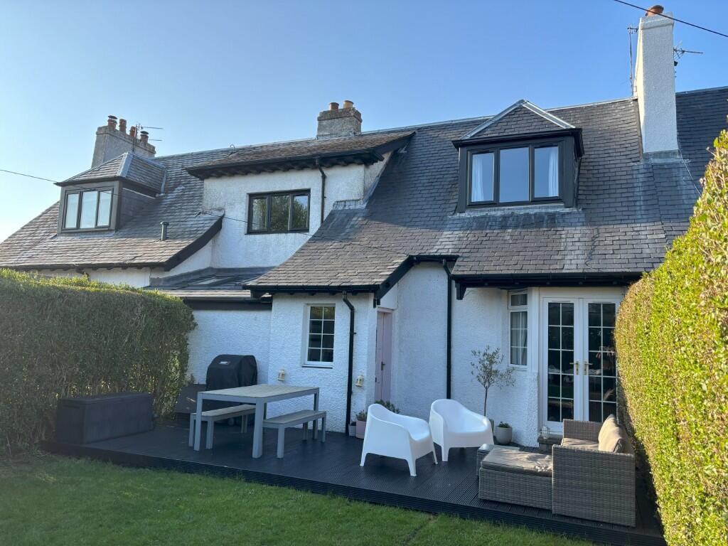 Main image of property: 10 The Avenue, Philpstoun, By Linlithgow, EH49 6RE