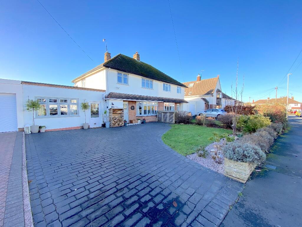 Main image of property: 28 Queens Gardens, Codsall WV8 2EP