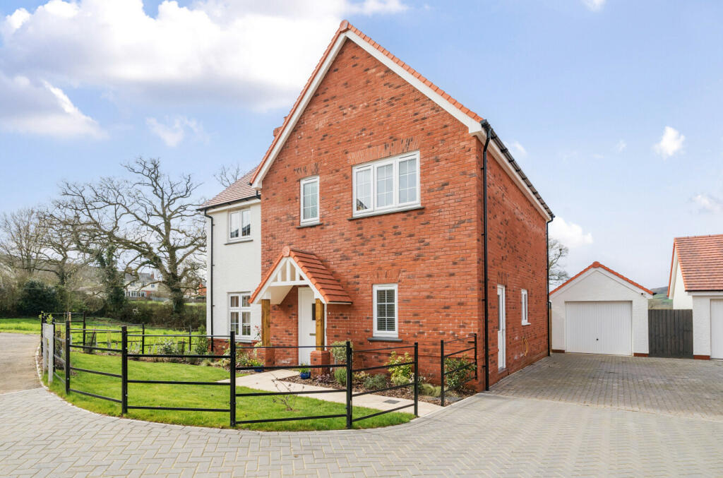4 bedroom detached house for sale in Bean Close, Hemyock, Cullompton