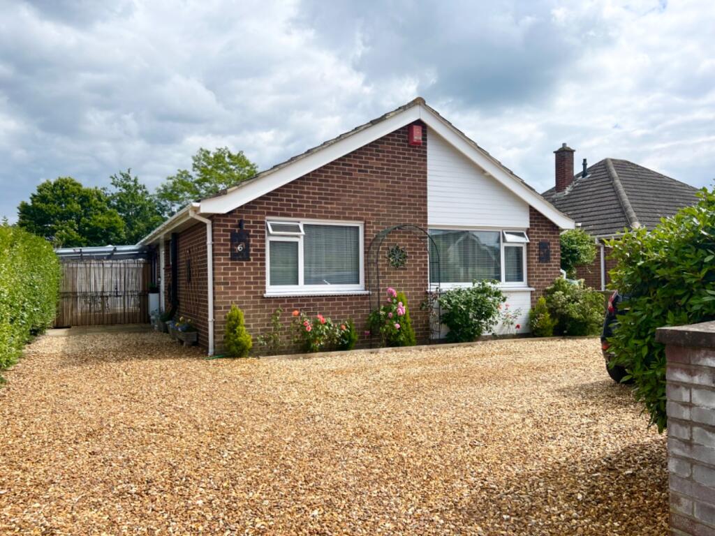 3 bedroom detached bungalow for sale in Norman Road, Blackfield