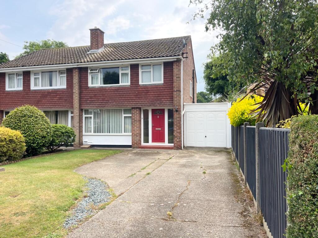 Main image of property: Arnwood Avenue, Dibden Purlieu, Southampton, Hampshire, SO45