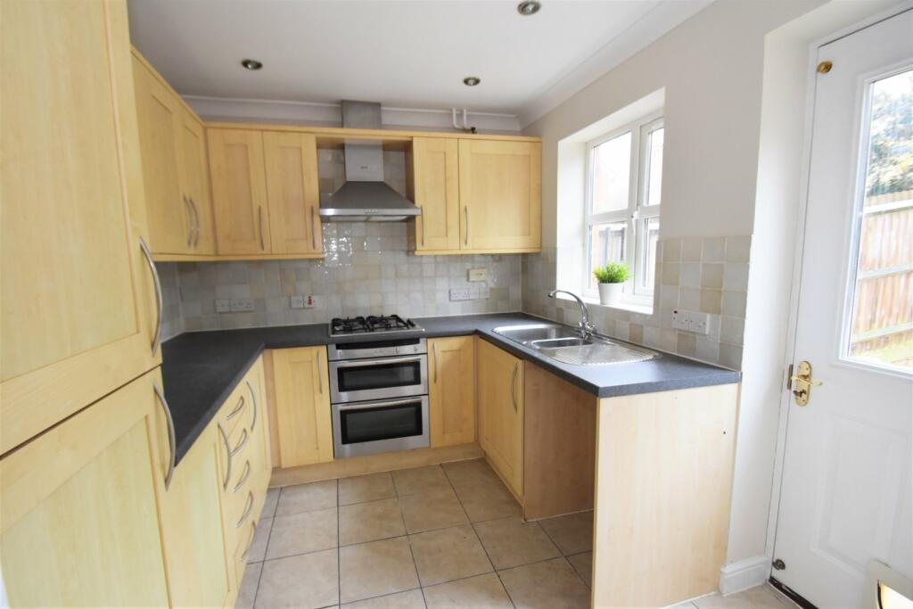 3 bedroom semidetached house for sale in Fairby Close, Tiverton, Devon