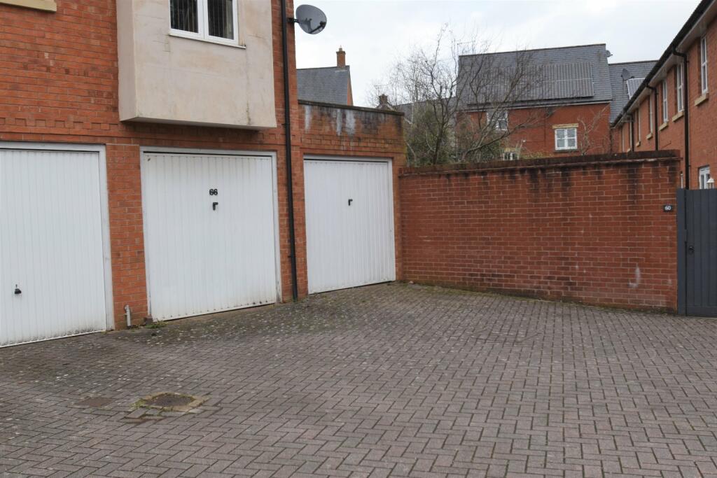 3 bedroom semidetached house for sale in Fairby Close, Tiverton, Devon