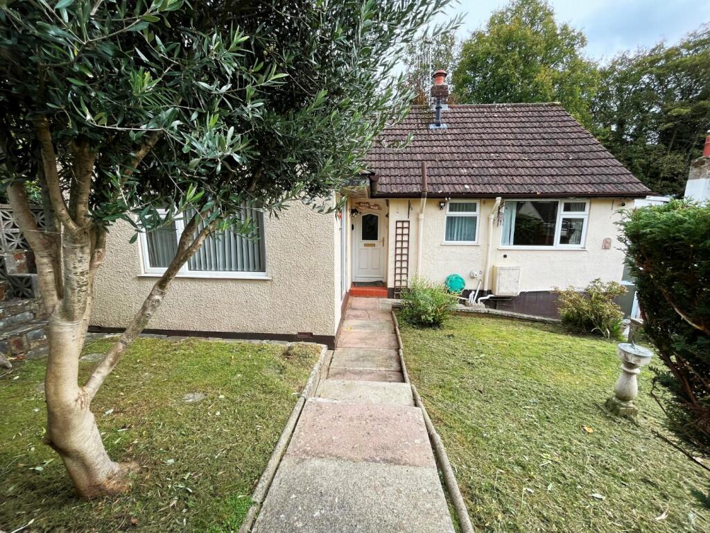 3 bedroom bungalow for sale in Broomhill, Tiverton, Devon, EX16
