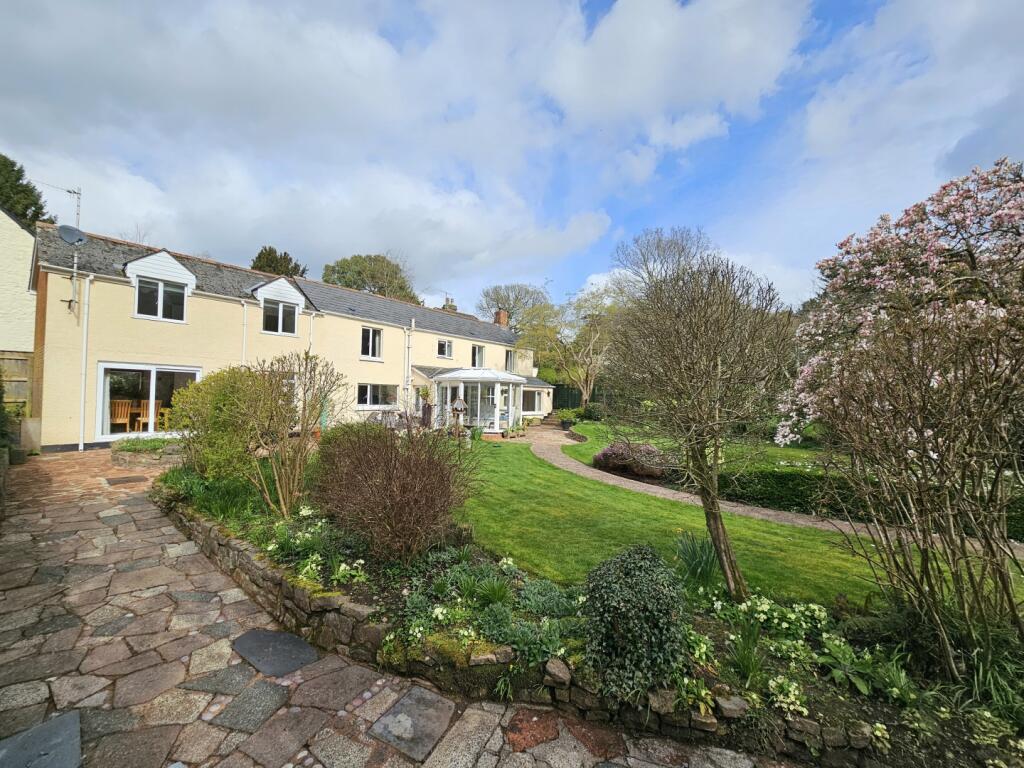 4 bedroom detached house for sale in Blundells Avenue, Tiverton, Devon