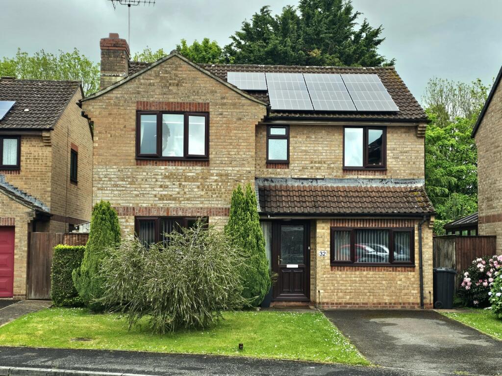 4 bedroom detached house for sale in Marguerite Road, Tiverton, Devon, EX16