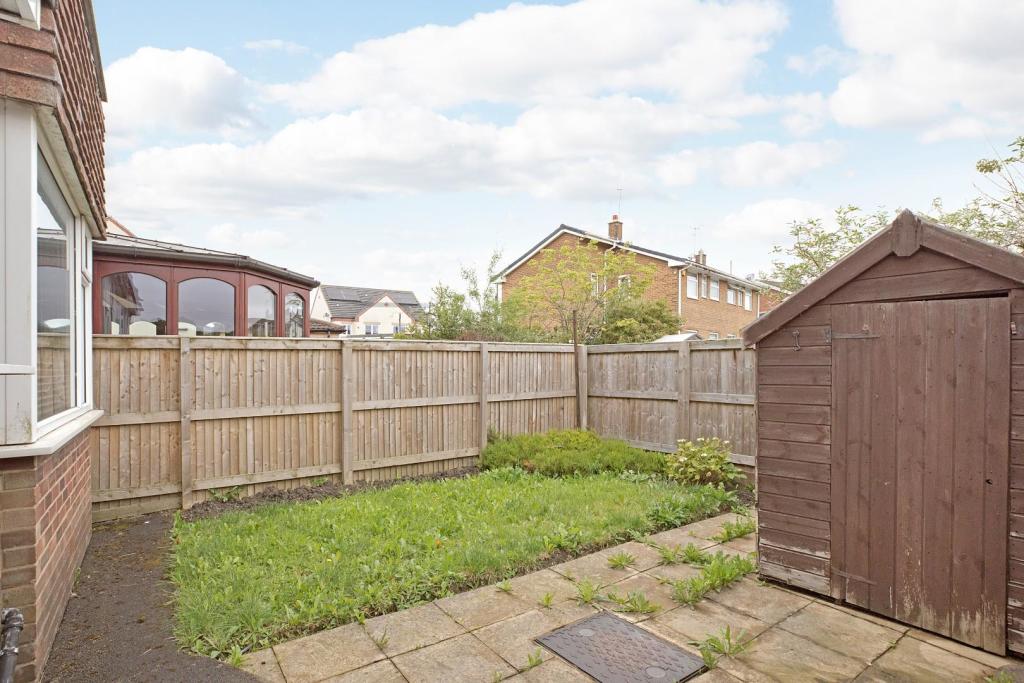 3 bedroom house for sale in Hookstone Chase, Harrogate, HG2