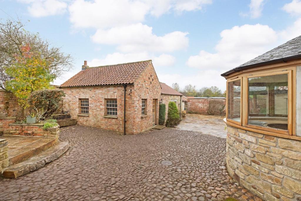 4 bedroom house for sale in Long Street, Topcliffe, Thirsk, YO7