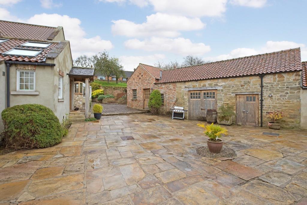 4 bedroom house for sale in Long Street, Topcliffe, Thirsk, YO7