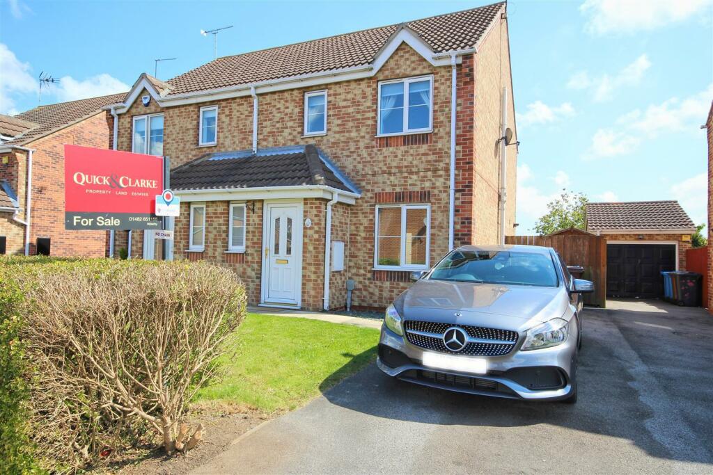 3 bedroom semi-detached house for sale in Robinia Drive, Hull, HU4