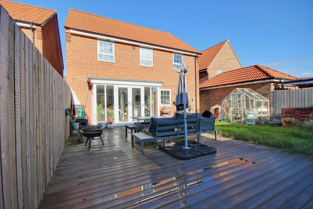 4 bedroom detached house for sale in Hazelwood Drive, Hessle, HU13