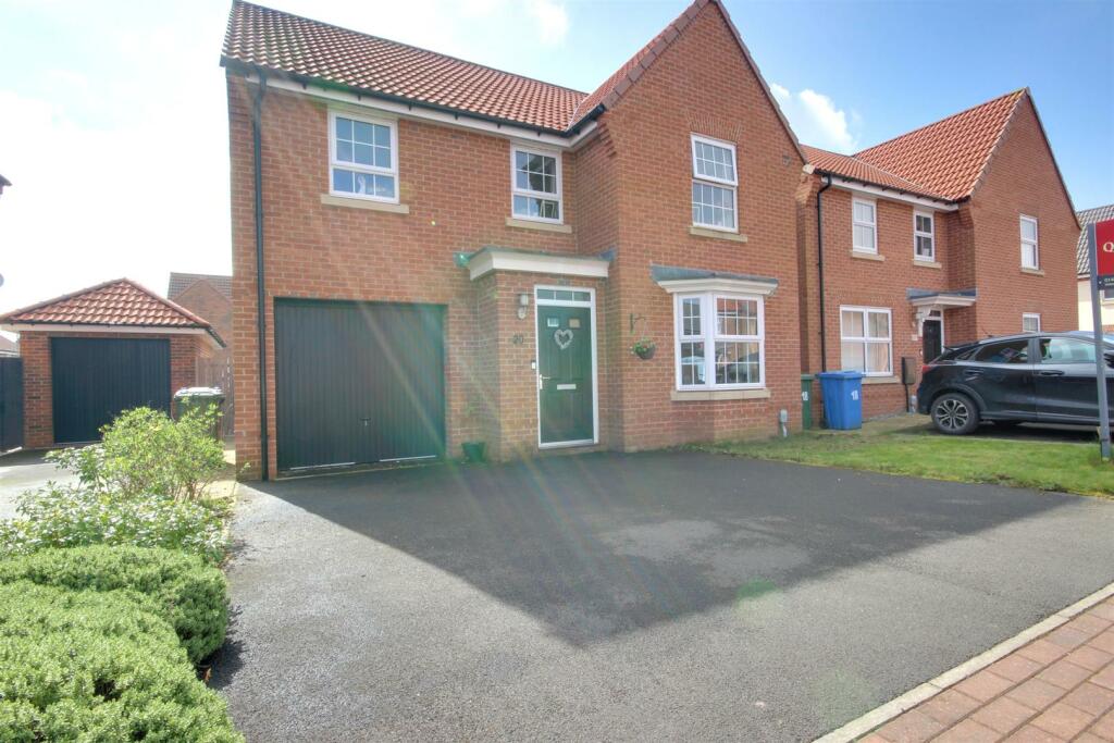 4 bedroom detached house for sale in Hazelwood Drive, Hessle, HU13